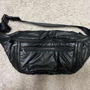 Caraa Large Sling Bag - Black